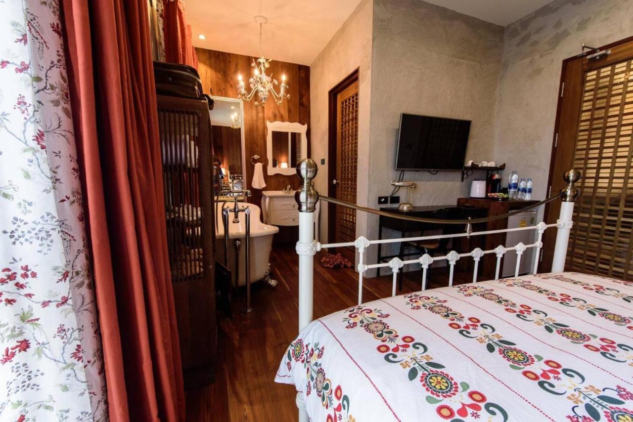 Roomquest Rimrabeang At Amphawa Esterno foto